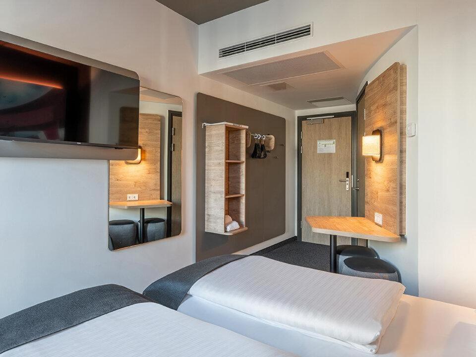 B&B Hotel Aalborg Esterno foto