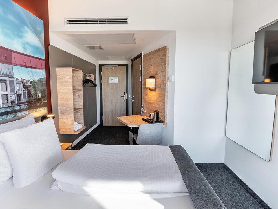 B&B Hotel Aalborg Esterno foto