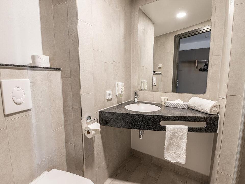 B&B Hotel Aalborg Esterno foto